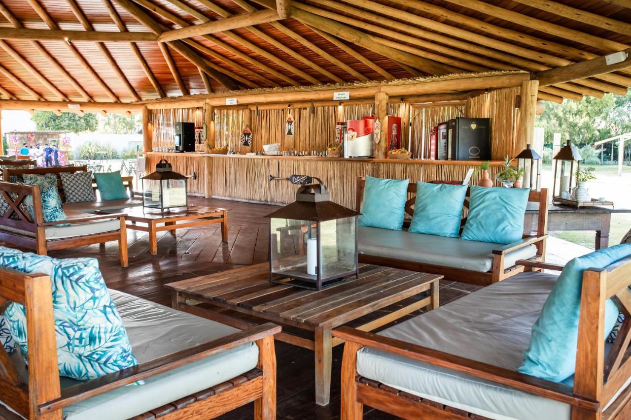 La Torre Resort All Inclusive Porto Seguro Exterior foto The bar at the resort