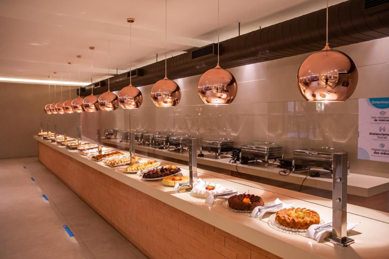 La Torre Resort All Inclusive Porto Seguro Exterior foto The buffet at the lounge