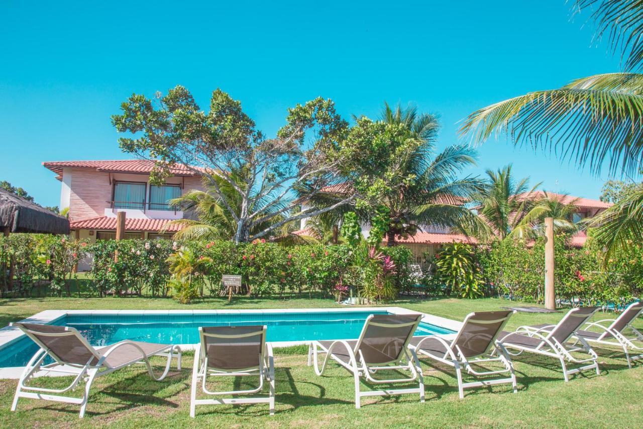 La Torre Resort All Inclusive Porto Seguro Exterior foto A pool at a resort in Punta Cana