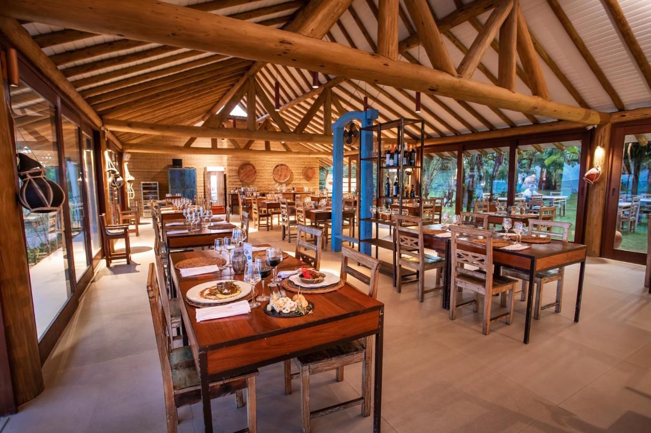 La Torre Resort All Inclusive Porto Seguro Exterior foto The restaurant at the resort