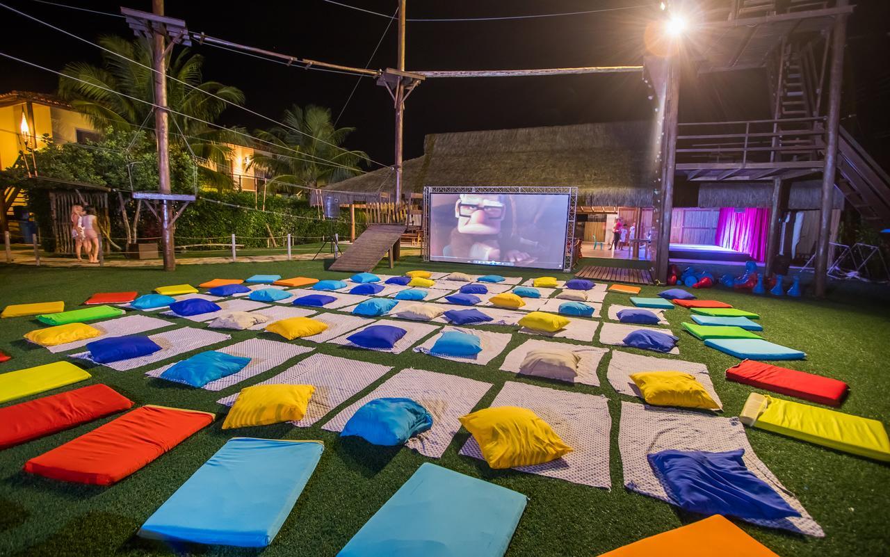 La Torre Resort All Inclusive Porto Seguro Exterior foto The lawn at the resort
